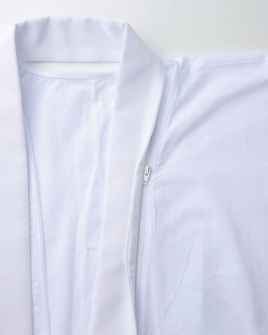 袖無し半襦袢（上）茶衣着用 | ユニフォーム総合メーカーのサーヴォ